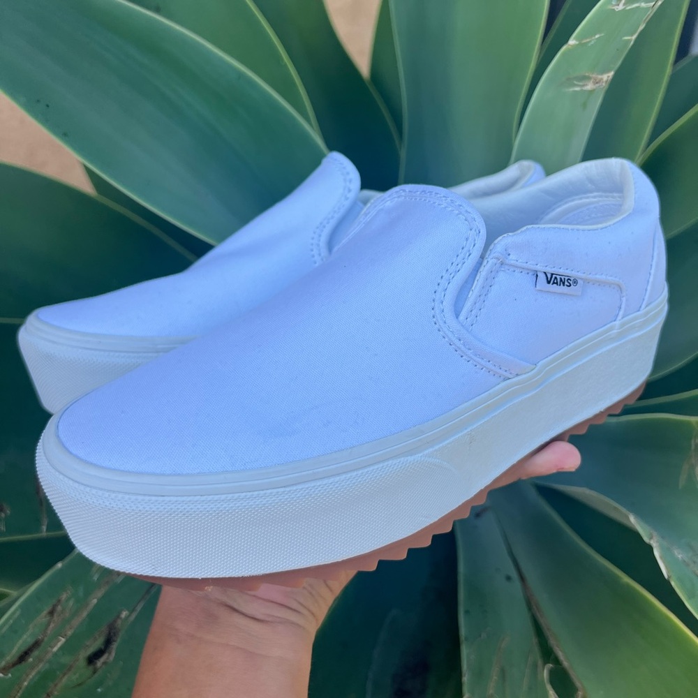 Vans Slip-On Platform Sneakers in White with Gum Outsole New No Box Size 8w